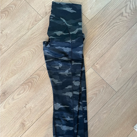 ATHLETA | Ultimate Stash Pocket Camo 7/8 Tight - Picture 6 of 9